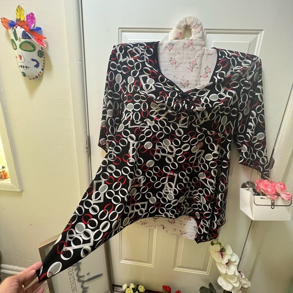 Ladies plus  fashion bug 30/32W asymmetrical print blouse - Picture 3 of 15